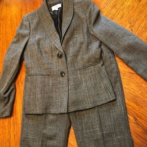 Lesuit women’s pant suit